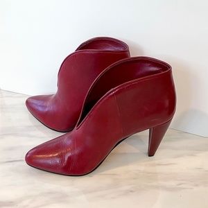 Vince Camuto Deep Red Leather Eckanna V-Front Heeled Bootie 9.5 Gently Used